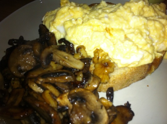 Scrambled Eggs on Sourdough with Mushrooms 